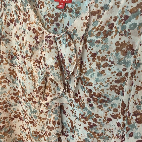 Elle - Sheer Floral Blouse - Medium - Picture 2 of 8